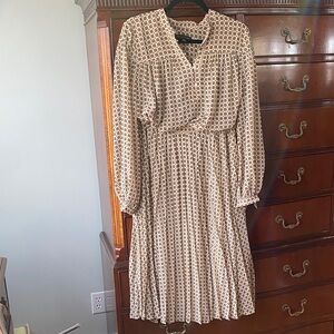 Chic Patterned Pleated skirt and top set from Banana Republic